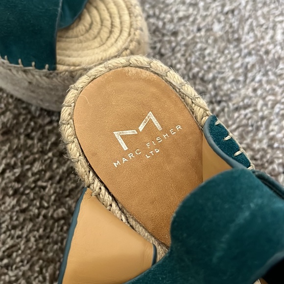 MARC FISHER ‘ABLE’ ESPADRILLE WEDGE SANDAL | 7.5 | BLUE - Picture 4 of 4